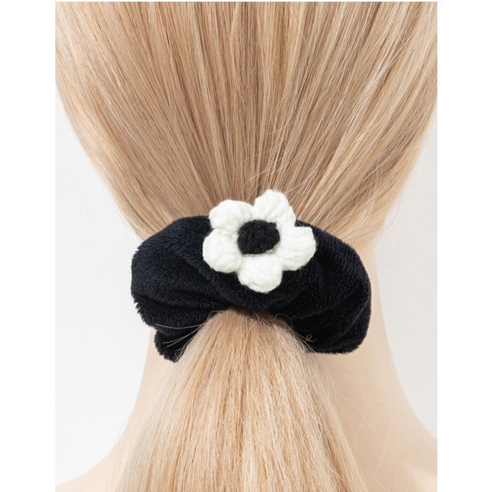 Embroidered Flower Scrunchie 